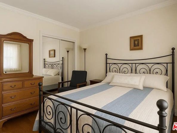 21620 Burbank Boulevard 9, Woodland Hills CA 91367