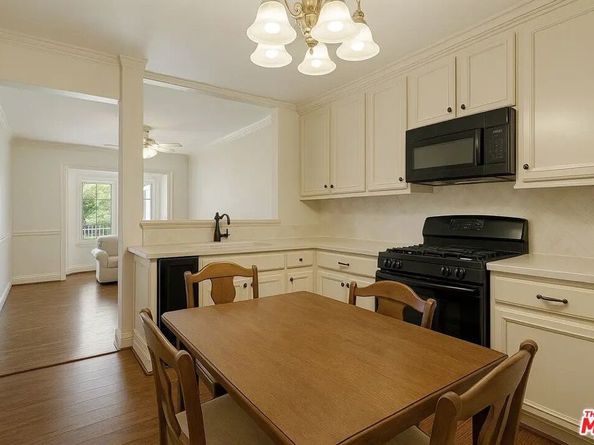 21620 Burbank Boulevard 9, Woodland Hills CA 91367