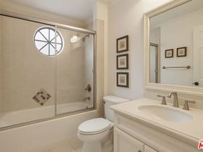 21620 Burbank Boulevard 9, Woodland Hills CA 91367