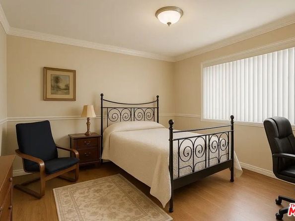 21620 Burbank Boulevard 9, Woodland Hills CA 91367