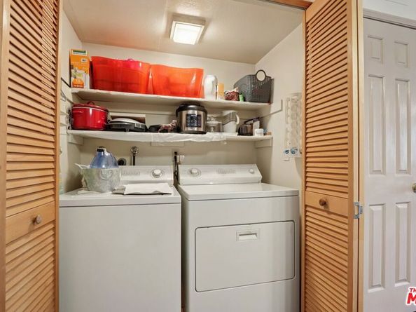 21620 Burbank Boulevard 9, Woodland Hills CA 91367