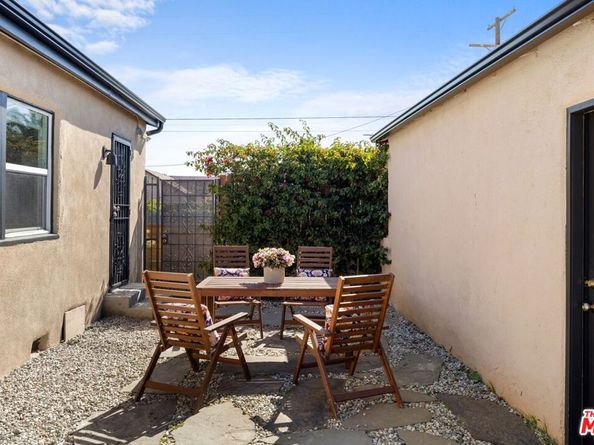 2400 W 74th Street, Los Angeles CA 90043