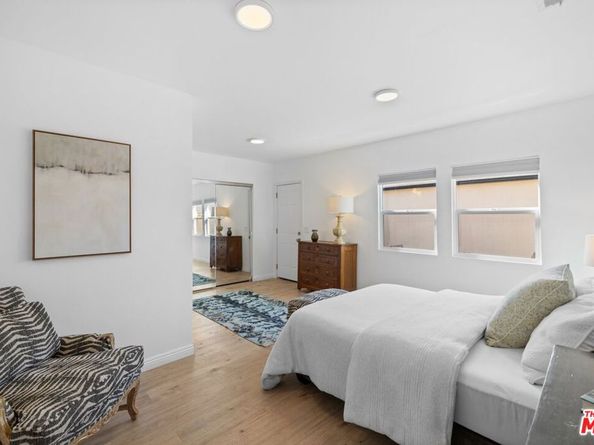 2400 W 74th Street, Los Angeles CA 90043