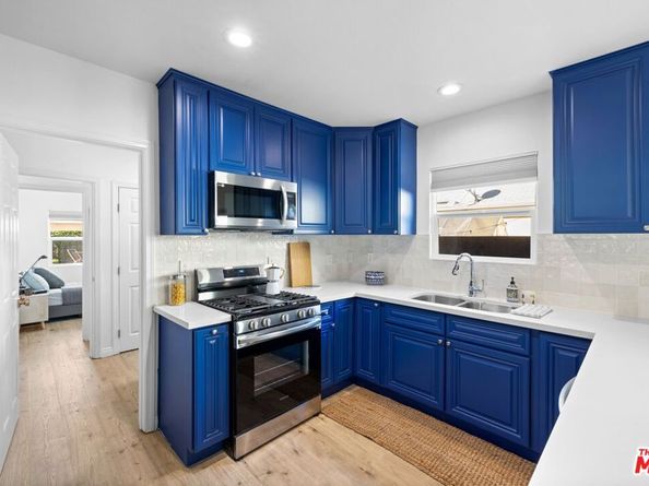 2400 W 74th Street, Los Angeles CA 90043