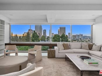 2220 Avenue Of The Stars