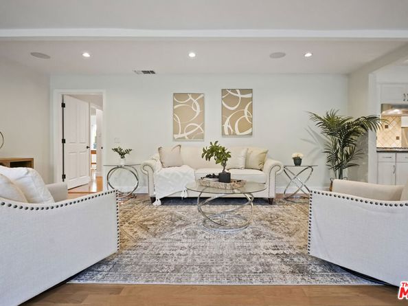 2452 N Altadena Drive, Altadena CA 91001