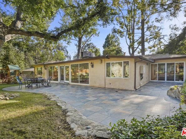 2452 N Altadena Drive, Altadena CA 91001
