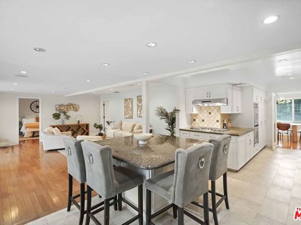 2452 N Altadena Drive, Altadena CA 91001