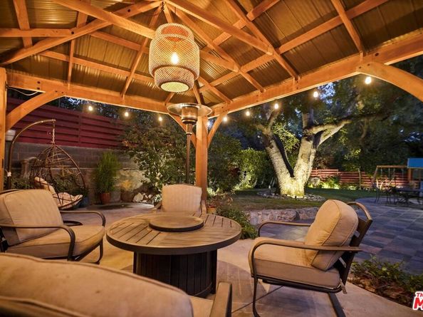 2452 N Altadena Drive, Altadena CA 91001