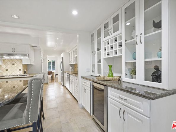 2452 N Altadena Drive, Altadena CA 91001