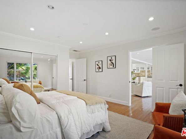 2452 N Altadena Drive, Altadena CA 91001