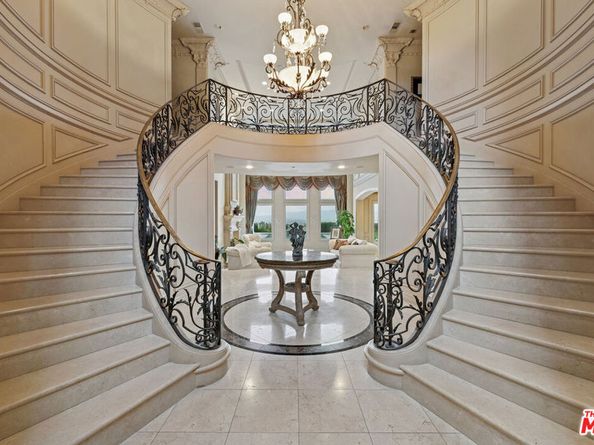 19016 Devonport Lane, Tarzana CA 91356