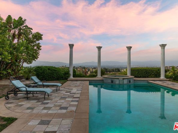 19016 Devonport Lane, Tarzana CA 91356