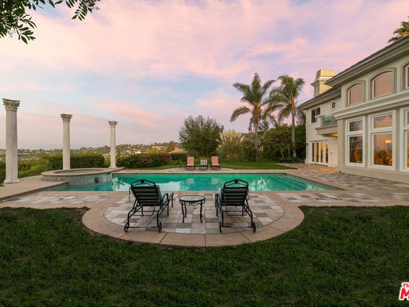 19016 Devonport Lane, Tarzana CA 91356