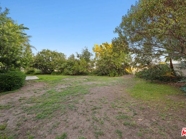 19016 Devonport Lane, Tarzana CA 91356