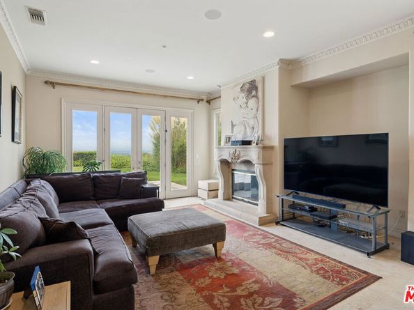 19016 Devonport Lane, Tarzana CA 91356