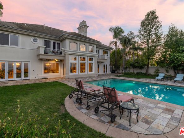 19016 Devonport Lane, Tarzana CA 91356