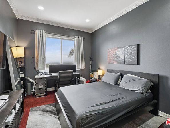 19016 Devonport Lane, Tarzana CA 91356