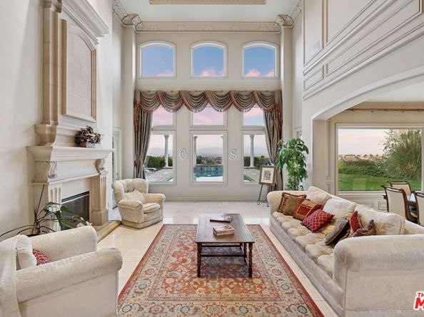 19016 Devonport Lane, Tarzana CA 91356