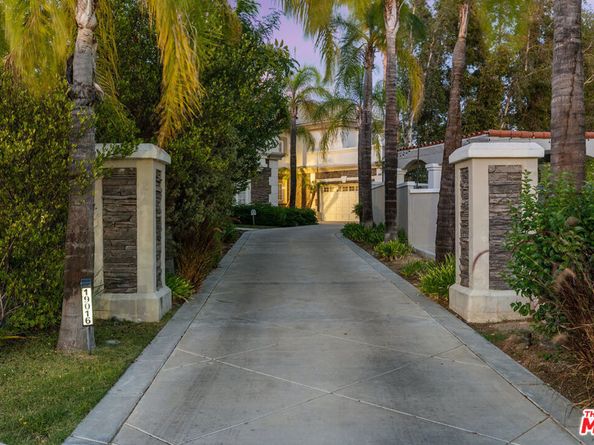 19016 Devonport Lane, Tarzana CA 91356