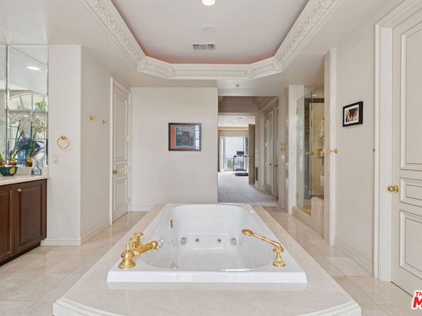 19016 Devonport Lane, Tarzana CA 91356