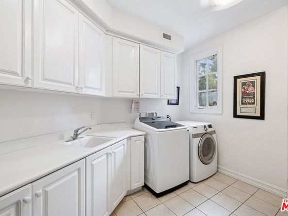 19016 Devonport Lane, Tarzana CA 91356