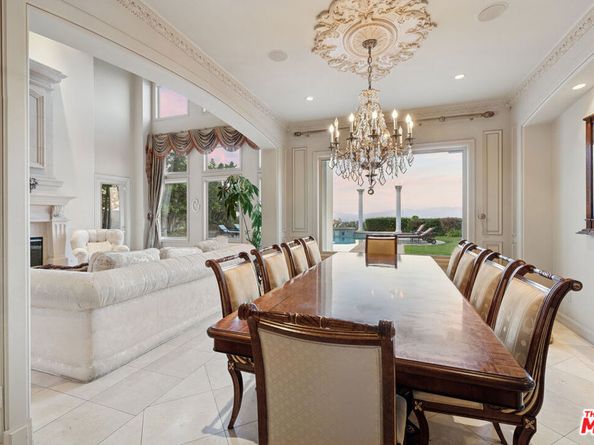 19016 Devonport Lane, Tarzana CA 91356