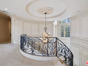 19016 Devonport Lane, Tarzana CA 91356