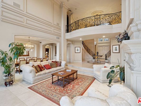 19016 Devonport Lane, Tarzana CA 91356