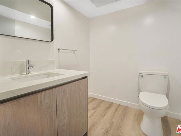 10918 Camarillo Street, North Hollywood CA 91603