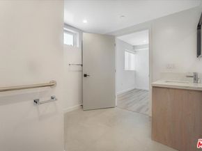 10918 Camarillo Street, North Hollywood CA 91603