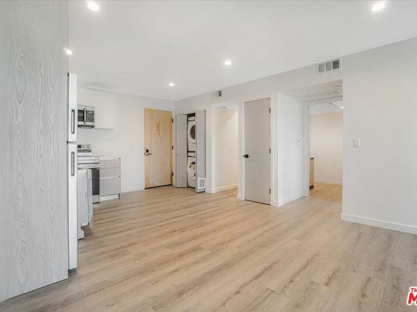 10918 Camarillo Street, North Hollywood CA 91603