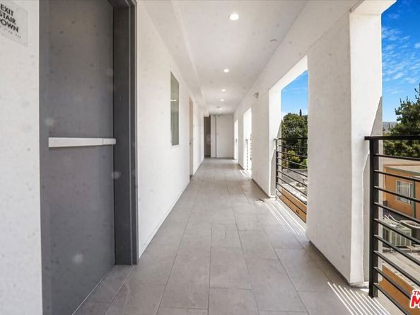 10918 Camarillo Street, North Hollywood CA 91603