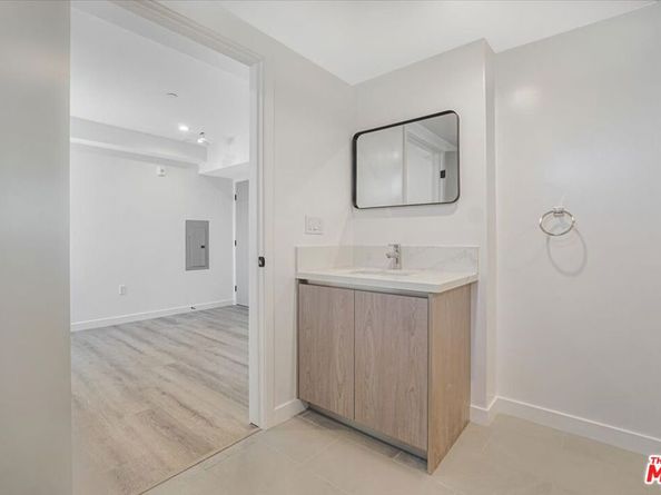 10918 Camarillo Street, North Hollywood CA 91603