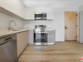 10918 Camarillo Street, North Hollywood CA 91603