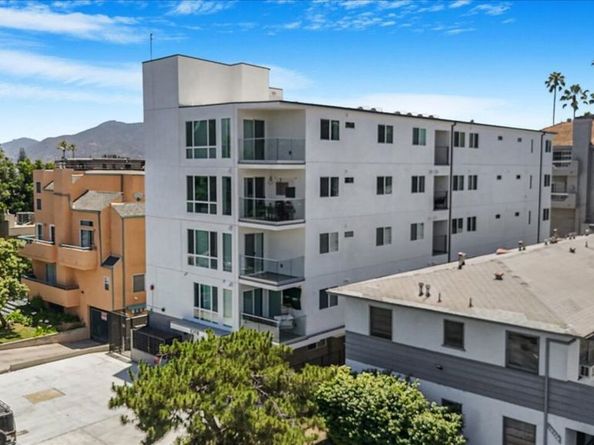 10918 Camarillo Street, North Hollywood CA 91603