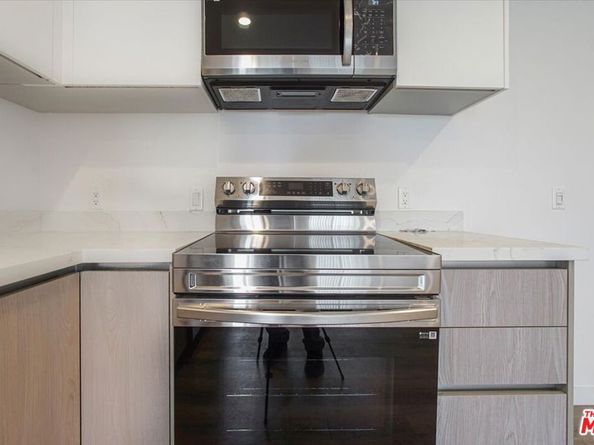 10918 Camarillo Street, North Hollywood CA 91603