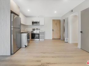 10918 Camarillo Street, North Hollywood CA 91603