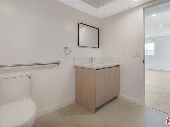 10918 Camarillo Street, North Hollywood CA 91603