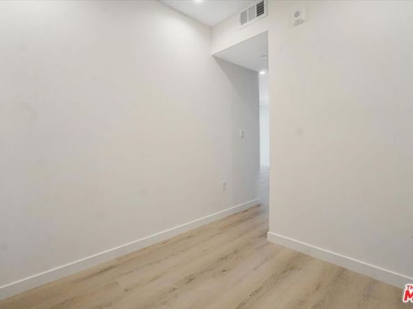 10918 Camarillo Street, North Hollywood CA 91603