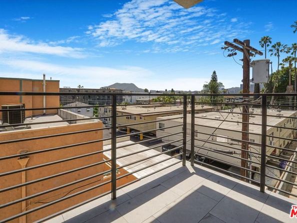 10918 Camarillo Street, North Hollywood CA 91603