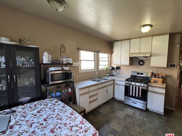 4518 Abbey Place, Los Angeles CA 90019
