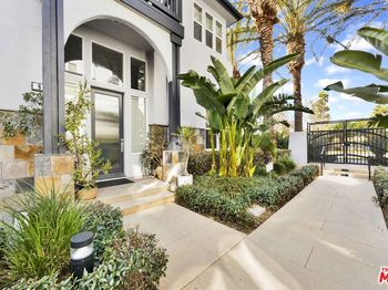 5700 Seawalk Drive