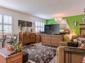 11813 Runnymede Street