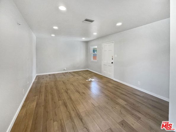 6906 Balcom Avenue, Reseda CA 91335