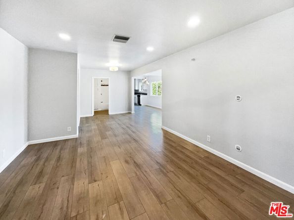 6906 Balcom Avenue, Reseda CA 91335