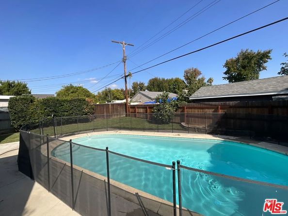 6906 Balcom Avenue, Reseda CA 91335