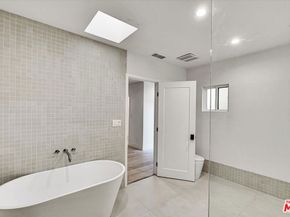 4122 S Bronson Avenue, Los Angeles CA 90008