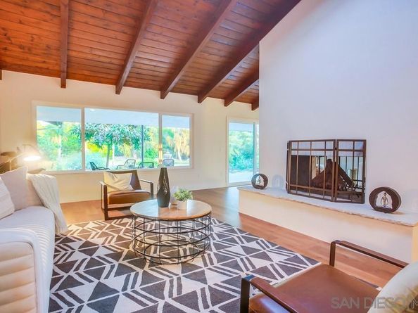 1924 Skyline Dr, Escondido CA 92027