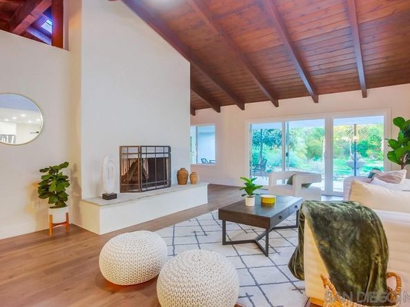 1924 Skyline Dr, Escondido CA 92027